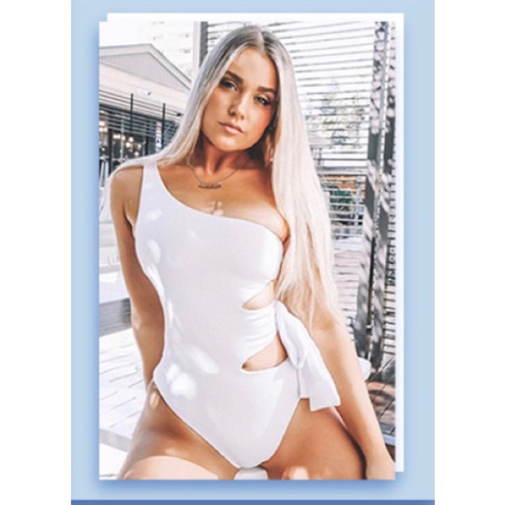 🔥 White One Piece Swimsuit with Cutouts